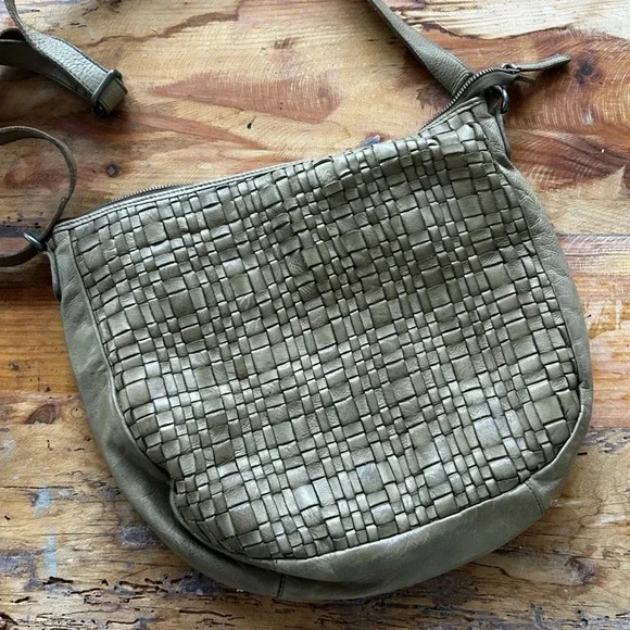 Vilenca Holland Genuine Leather Sage Green Crossbody Bag - Picture 7 of 13